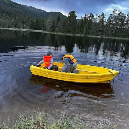 Semesterbostad Idyllisk Sted A Pa Oyfjell